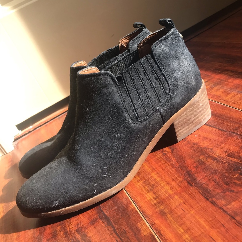 Tommy Hilfiger shoes!( NWOT )